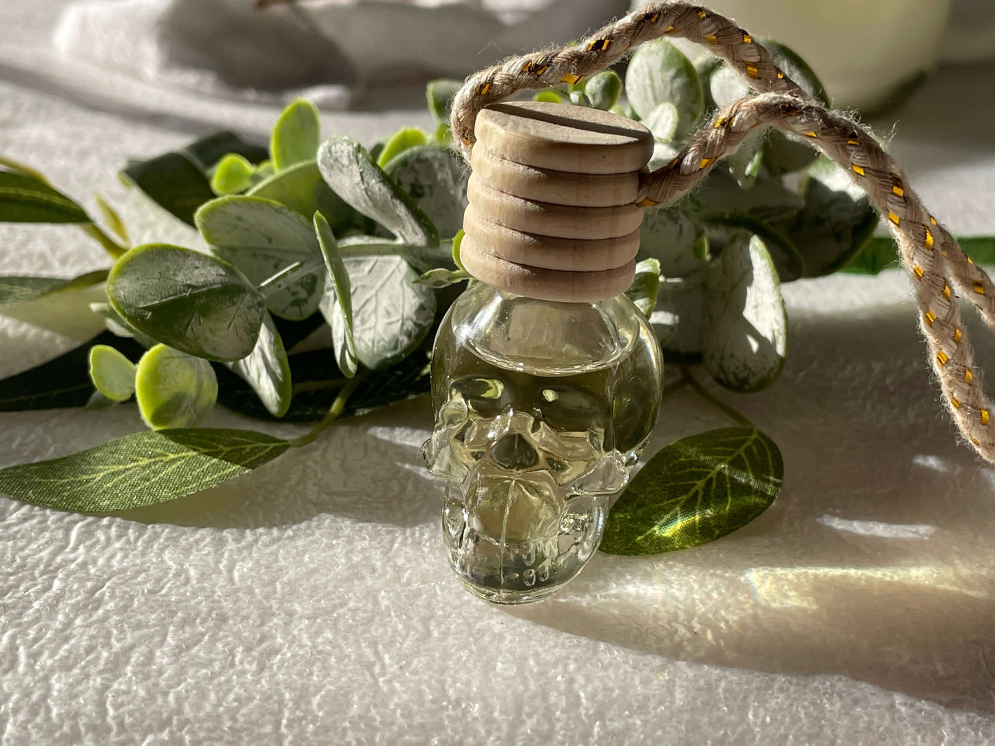 Elegant glass car diffuser with refillable fragrance
